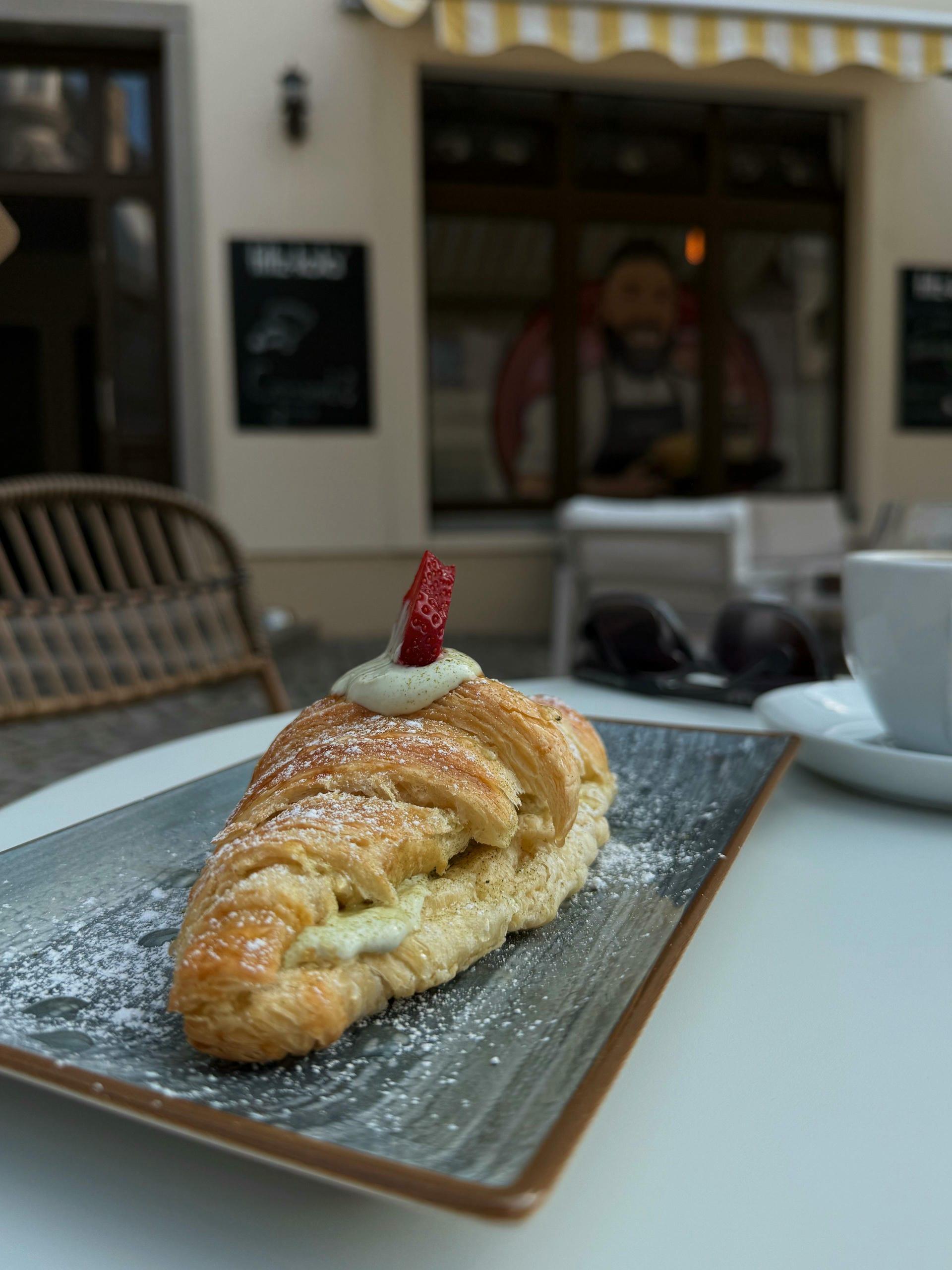 Croissant mit Cremefüllung